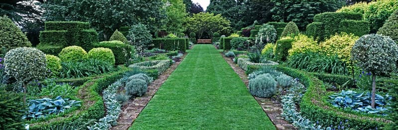 Panoramic view of the pattern border in the upper gardenof a country house garden