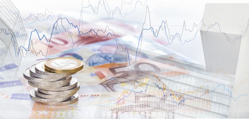 Spekulation, Finanzen Euro, Börsencharts und Hochhäuser, Panorama, Hintergrund