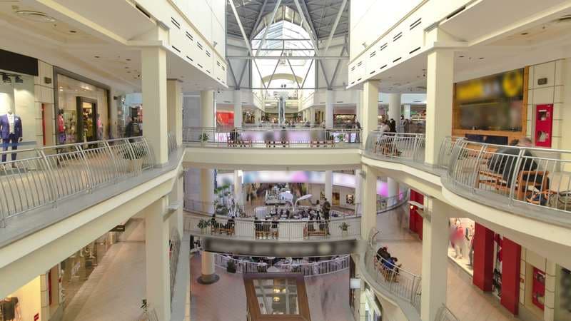 Shopping centre inside interior on Zemlyanoy Val street, Sadovoye ring in Moscow timelapse